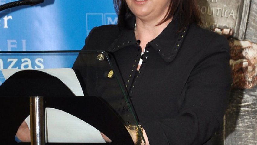 Intervención de la Decana, Dña. Nuria González Rabanal